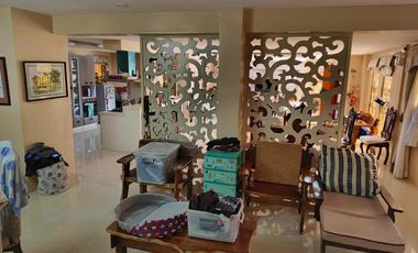 FOR SALE 6 BEDROOM HOUSE AND LOT IN LIPA CITY