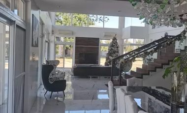 Modern House with Pool For Sale in Basista Pangasisnan