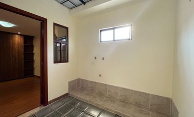 Departamento central en venta en la Av. Manuel Agustín Aguirre