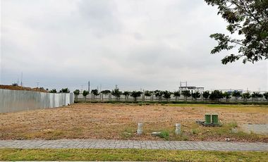 Terreno de venta en la Urbanización Aires del Batán, Samborondón 720 m2,  al Lago.