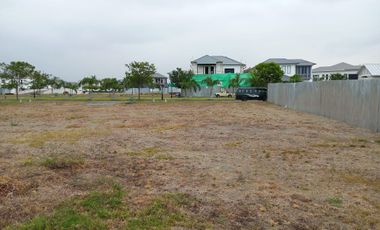 Terreno de venta en la Urbanización Aires del Batán, Samborondón 720 m2,  al Lago.