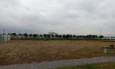 Terreno de venta en la Urbanización Aires del Batán, Samborondón 720 m2,  al Lago.