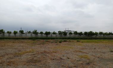 Terreno de venta en la Urbanización Aires del Batán, Samborondón 720 m2,  al Lago.