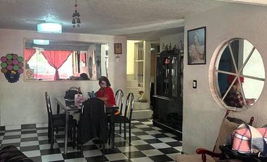Casa en Venta en Fraccionamiento Miraflores en Tlalnepantla, Estado de México