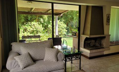 RESIDENCIA CAMPESTRE EN VENTA PARA REMODELAR TRES RECAMARAS CON AMPLIO JARDIN CAMINO ANTIGUO A COATEPEC XALAPA