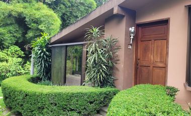 RESIDENCIA CAMPESTRE EN VENTA PARA REMODELAR TRES RECAMARAS CON AMPLIO JARDIN CAMINO ANTIGUO A COATEPEC XALAPA