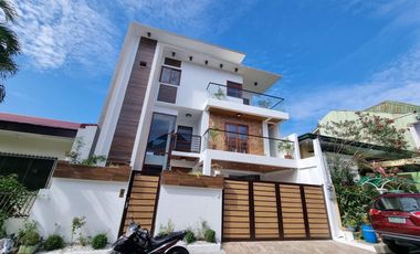 4 Bedroom House and Lot in Commonwealth Quezon City