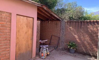 Casa solida, excelente ubicacion