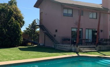 Casa solida, excelente ubicacion