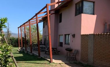 Casa solida, excelente ubicacion