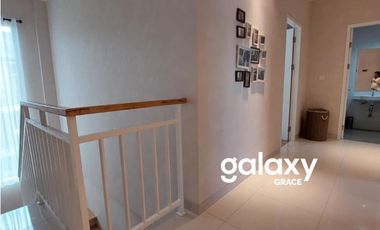 DISEWAKAN RUMAH MODERN MINIMALIS 2 LANTAI PERUM HARVESTLAND JIMBARAN BADUNG, BALI