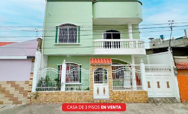 EN VENTA: casa de 2 pisos independientes en Cdla. 24 de Mayo, a pocas cuadras del Supermaxi, Machala