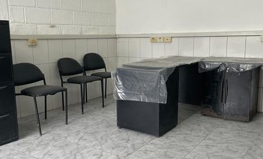 rento bodega, con oficina