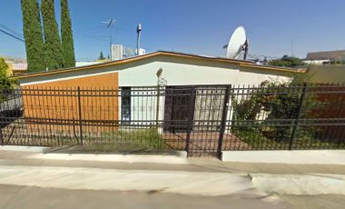 Hermosa y amplia casa en venta en Magisterial Hidalgo del Parral, Chihuahua. PRECIO INCREÌBLE!