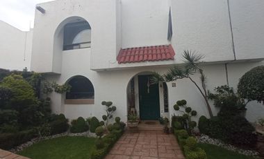 Venta Casa 3 Habs. opcion a una 4ta. con jardín REMODELADA en Condominio Villa Alta