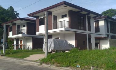 Westwoods 2-storey Semi-furnished House for Rent