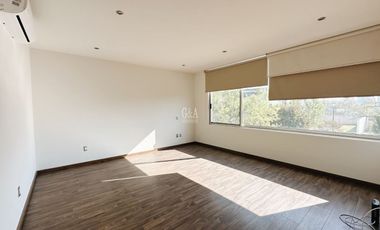 SANTILLANA CASA EN VENTA FRENTE A PARQUE