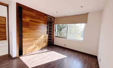 SANTILLANA CASA EN VENTA FRENTE A PARQUE