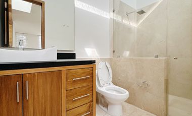 SANTILLANA CASA EN VENTA FRENTE A PARQUE