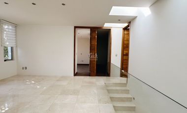 SANTILLANA CASA EN VENTA FRENTE A PARQUE