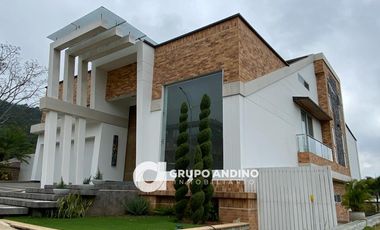 Se vende Casa en el Condómino Terrazas de Mensulí - Piedecuesta