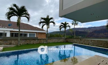 Se vende Casa en el Condómino Terrazas de Mensulí - Piedecuesta