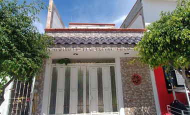 CASA EN VENTA EN EL OBSERVATORIO II- Cochera cerrada y recámara amplia  - León Guanajuato