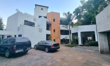 Venta Casa en Bosque de las Lomas, Preciosa con Gran Jardín