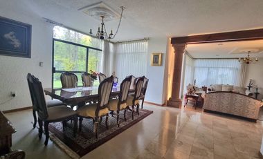 Venta Casa en Bosque de las Lomas, Preciosa con Gran Jardín