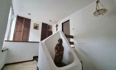 Venta Casa en Bosque de las Lomas, Preciosa con Gran Jardín