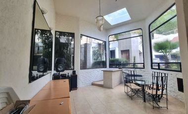 Venta Casa en Bosque de las Lomas, Preciosa con Gran Jardín