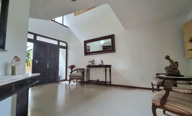 Venta Casa en Bosque de las Lomas, Preciosa con Gran Jardín