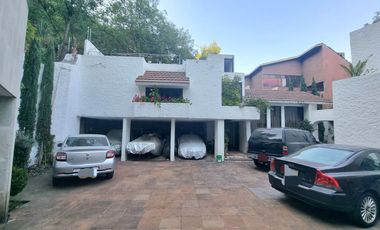 Venta Casa en Bosque de las Lomas, Preciosa con Gran Jardín