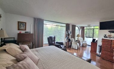 Venta Casa en Bosque de las Lomas, Preciosa con Gran Jardín