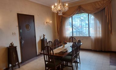 Casa rentera de venta, Centro de Guayaquil, 5 locales, 3 departamentos