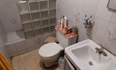 Casa rentera de venta, Centro de Guayaquil, 5 locales, 3 departamentos