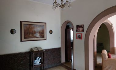 Casa rentera de venta, Centro de Guayaquil, 5 locales, 3 departamentos