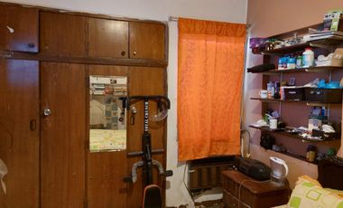 Casa rentera de venta, Centro de Guayaquil, 5 locales, 3 departamentos