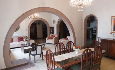 Casa rentera de venta, Centro de Guayaquil, 5 locales, 3 departamentos