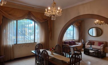 Casa rentera de venta, Centro de Guayaquil, 5 locales, 3 departamentos