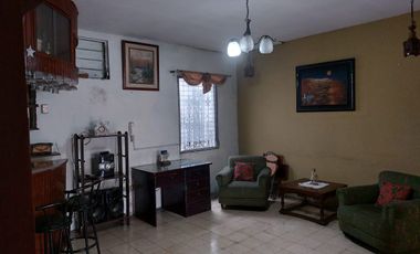 Casa rentera de venta, Centro de Guayaquil, 5 locales, 3 departamentos
