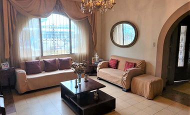 Casa rentera de venta, Centro de Guayaquil, 5 locales, 3 departamentos