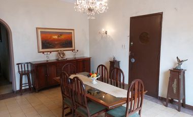 Casa rentera de venta, Centro de Guayaquil, 5 locales, 3 departamentos