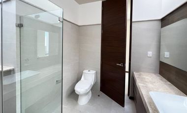 Casa en venta Altozano, Fracc. con vigilancia y hermosas áreas verdes, en esquina