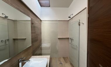 Casa en venta Altozano, Fracc. con vigilancia y hermosas áreas verdes, en esquina