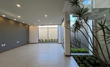 Casa en venta Altozano, Fracc. con vigilancia y hermosas áreas verdes, en esquina