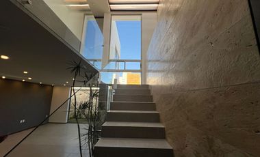 Casa en venta Altozano, Fracc. con vigilancia y hermosas áreas verdes, en esquina