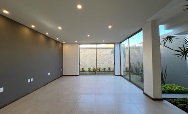 Casa en venta Altozano, Fracc. con vigilancia y hermosas áreas verdes, en esquina