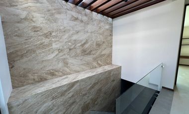 Casa en venta Altozano, Fracc. con vigilancia y hermosas áreas verdes, en esquina