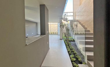 Casa en venta Altozano, Fracc. con vigilancia y hermosas áreas verdes, en esquina